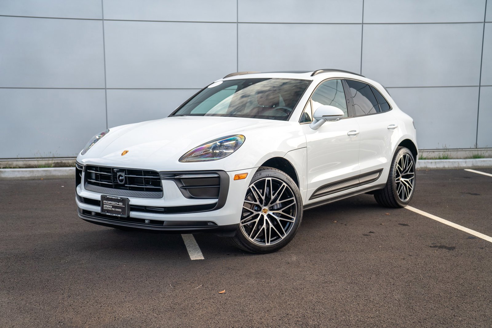 Used 2025 Porsche Macan image 1