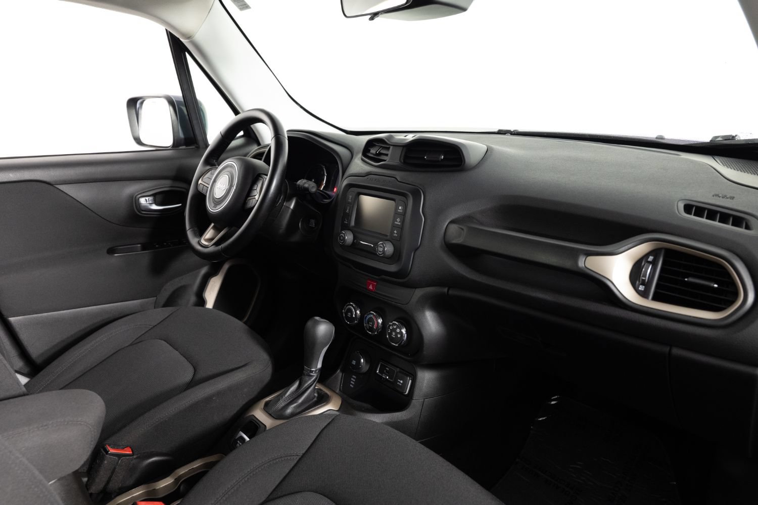 Used 2017 Jeep Renegade Latitude w/ Trailer Tow Group AWD/4WD image 25