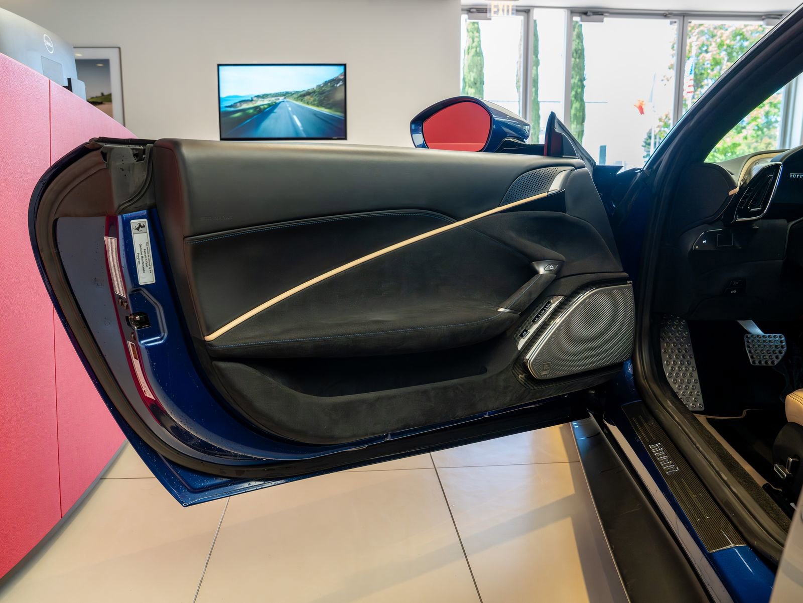 Used 2021 Ferrari Roma RWD image 8