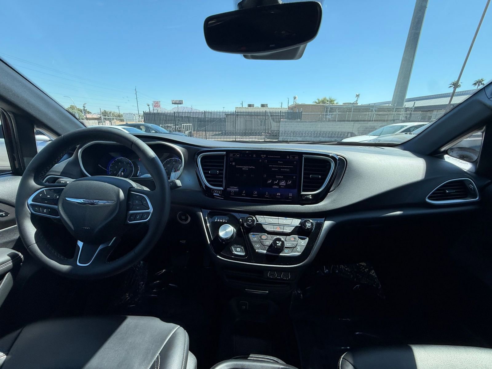 Used 2025 Chrysler Pacifica Select image 34