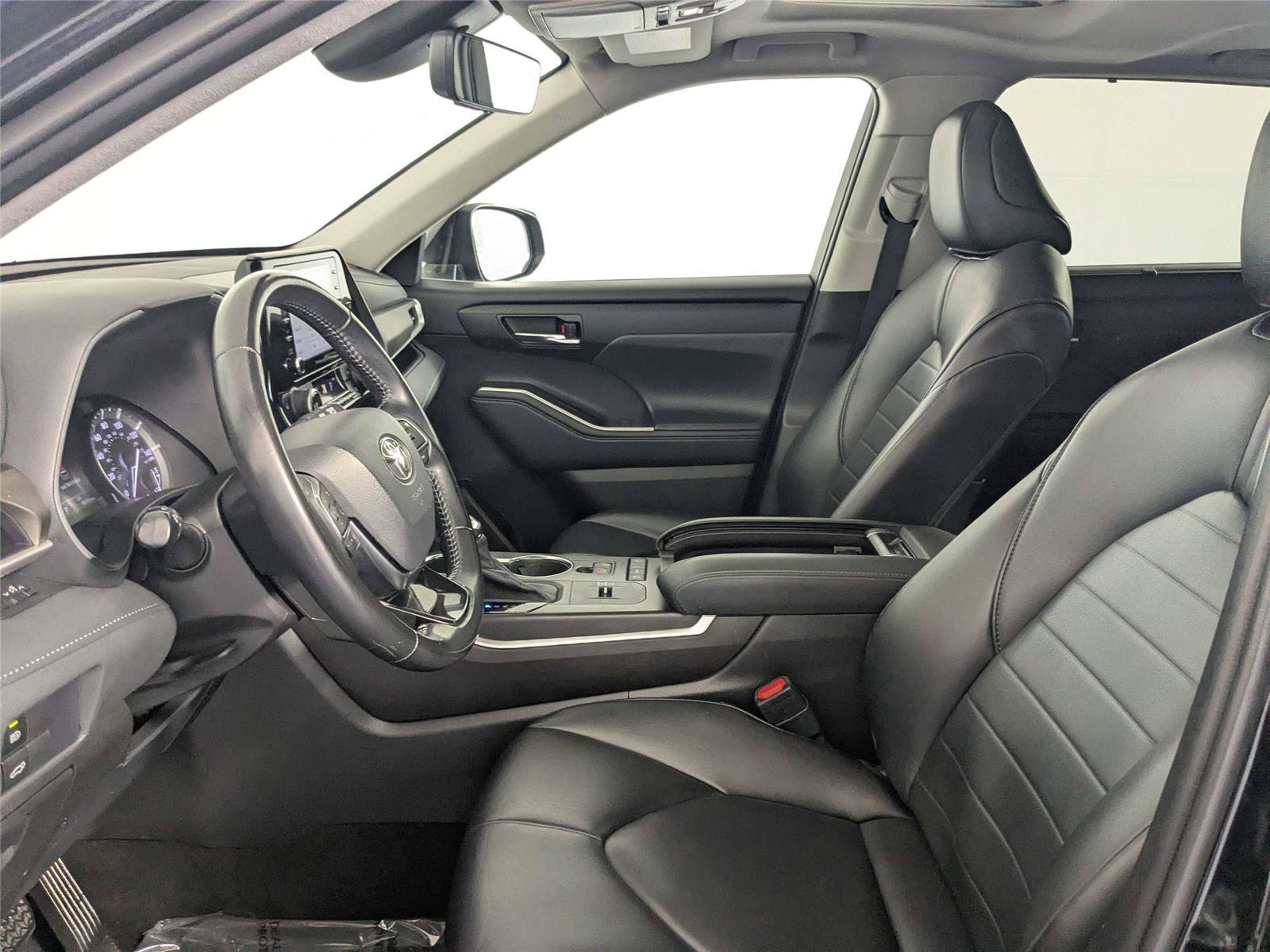 Used 2021 Toyota Highlander XLE FWD image 10