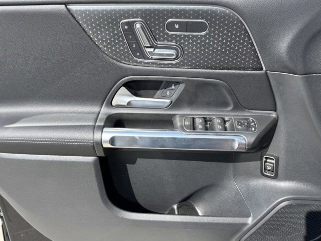 New 2025 Mercedes-Benz GLB 250 image 23