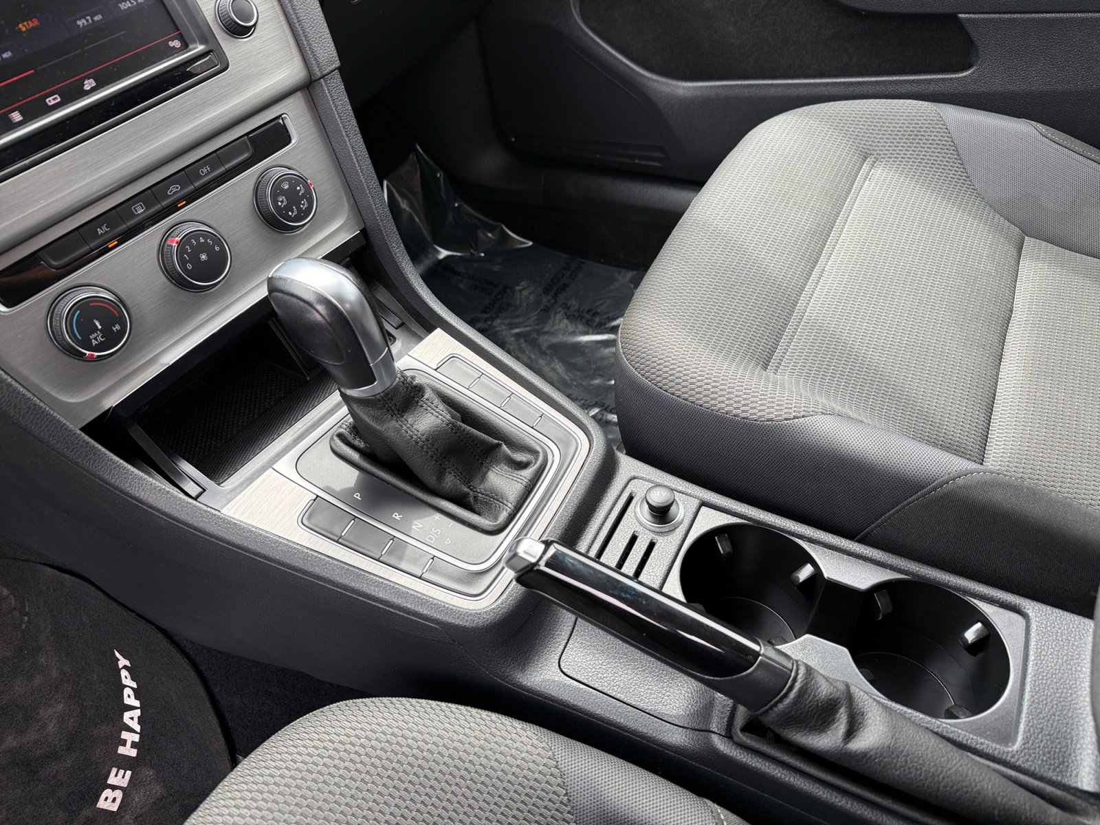 Used 2016 Volkswagen Golf S image 13