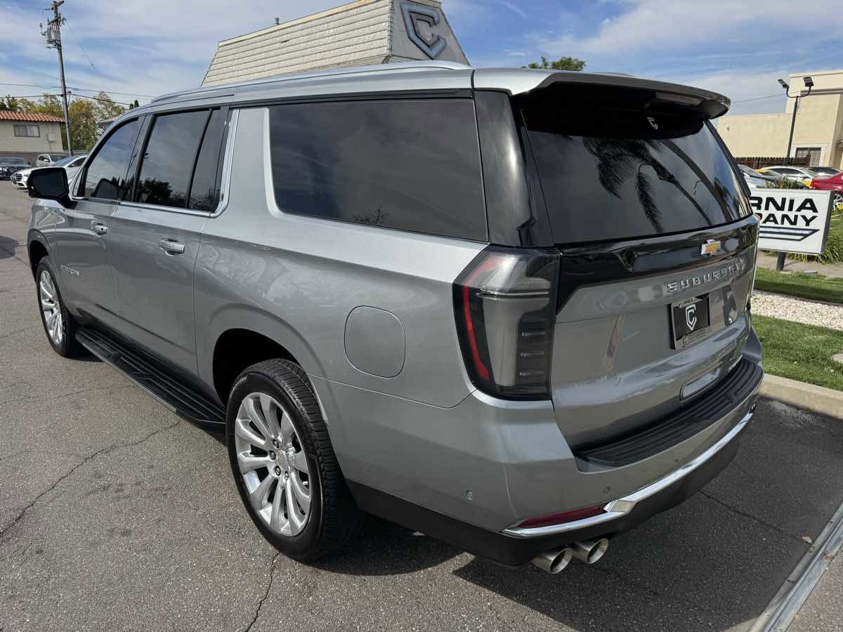 Used 2025 Chevrolet Suburban Premier image 3