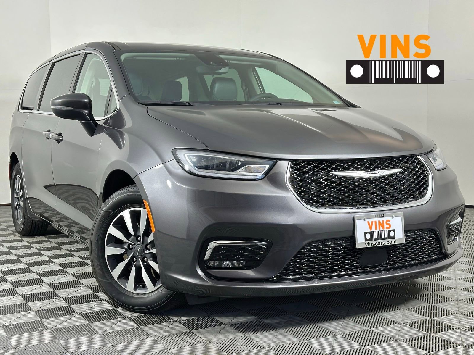 Used 2023 Chrysler Pacifica Touring-L