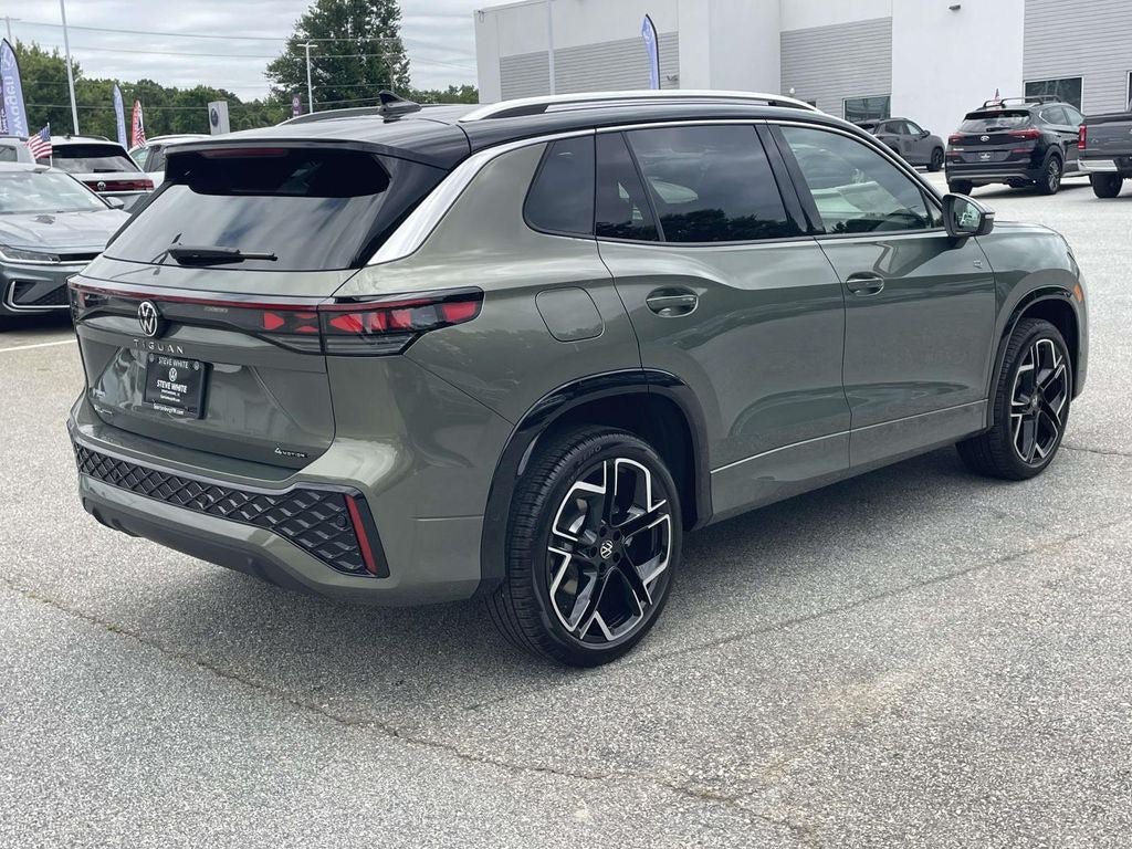 New 2026 Volkswagen Tiguan SEL R-Line AWD/4WD image 17