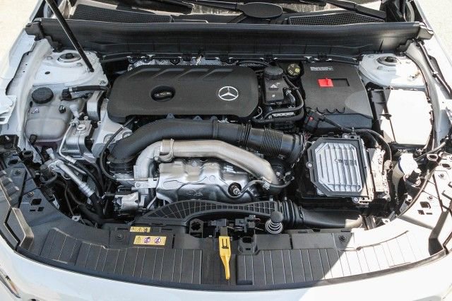New 2025 Mercedes-Benz GLB 250 4MATIC image 28