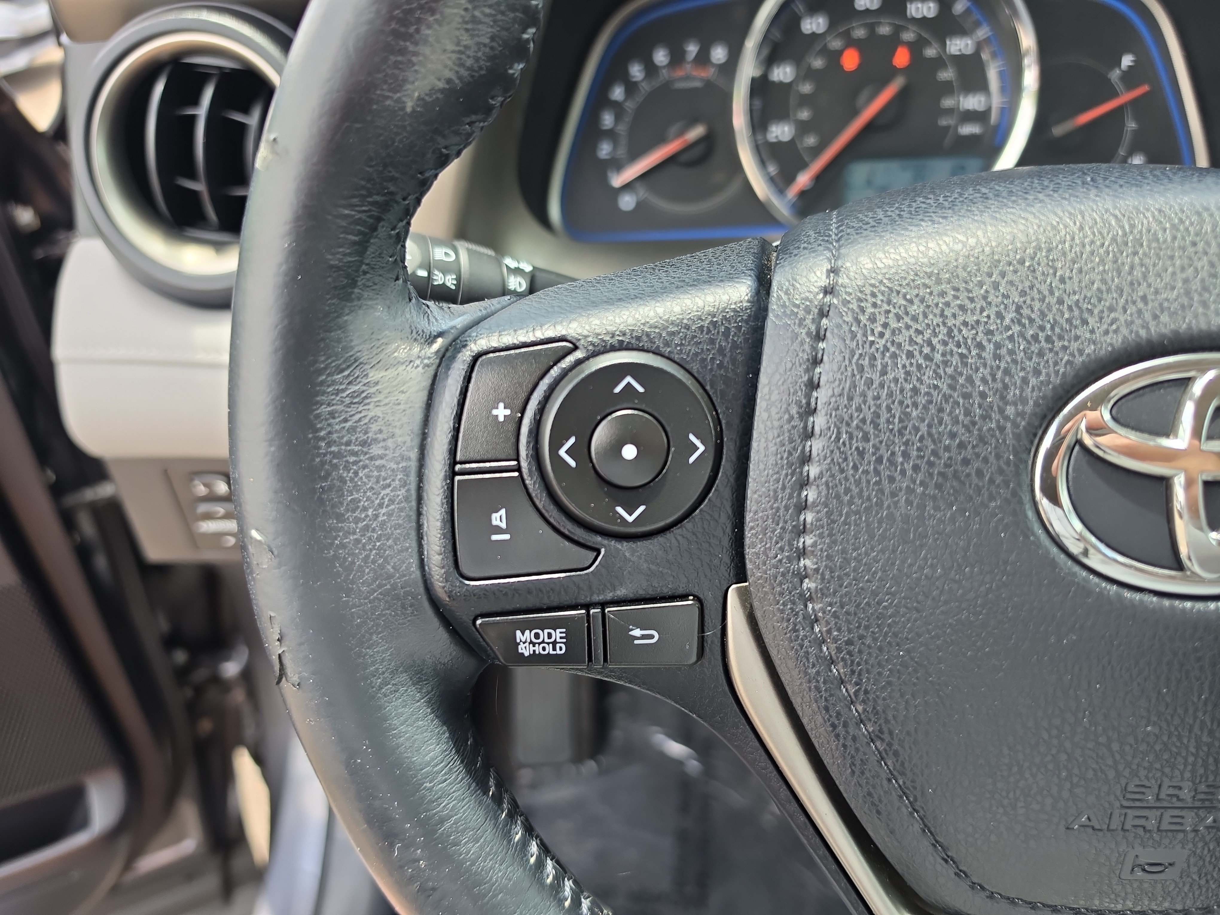 Used 2015 Toyota RAV4 Limited AWD/4WD image 31