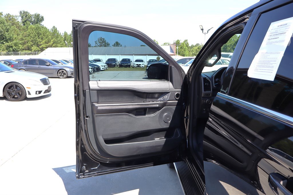 Used 2018 Ford Expedition Max XLT w/ Equipment Group 202A AWD/4WD image 39