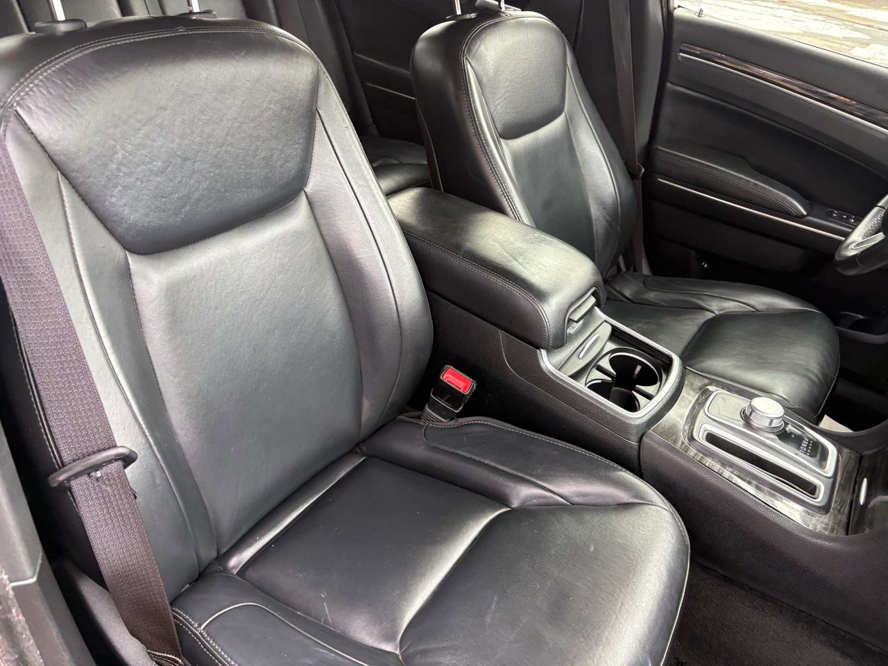 Used 2016 Chrysler 300 Limited w/ Driver Convenience Group image 26