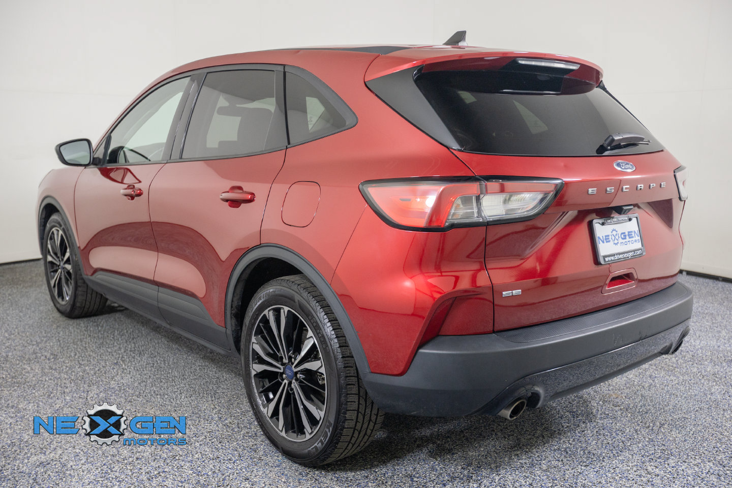 Used 2022 Ford Escape SE w/ SE Sport Appearance Package FWD image 6