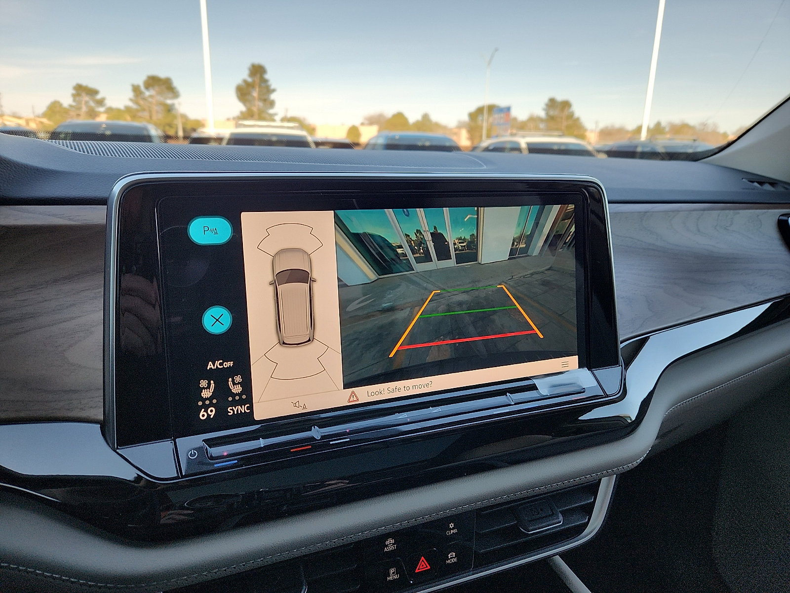 New 2026 Volkswagen Atlas SE image 18