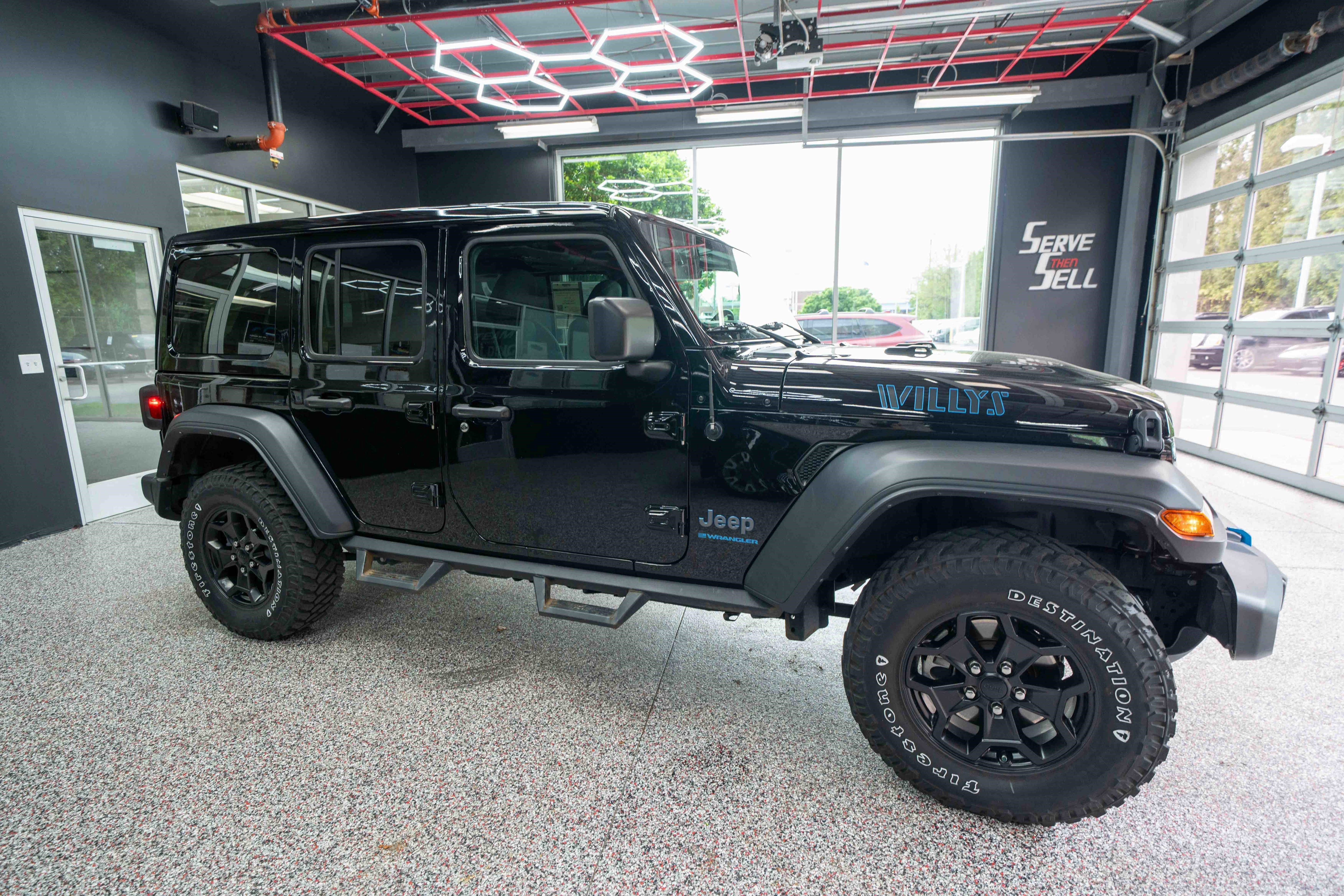 Used 2023 Jeep Wrangler Unlimited w/ Sun & Screen Package AWD/4WD image 5