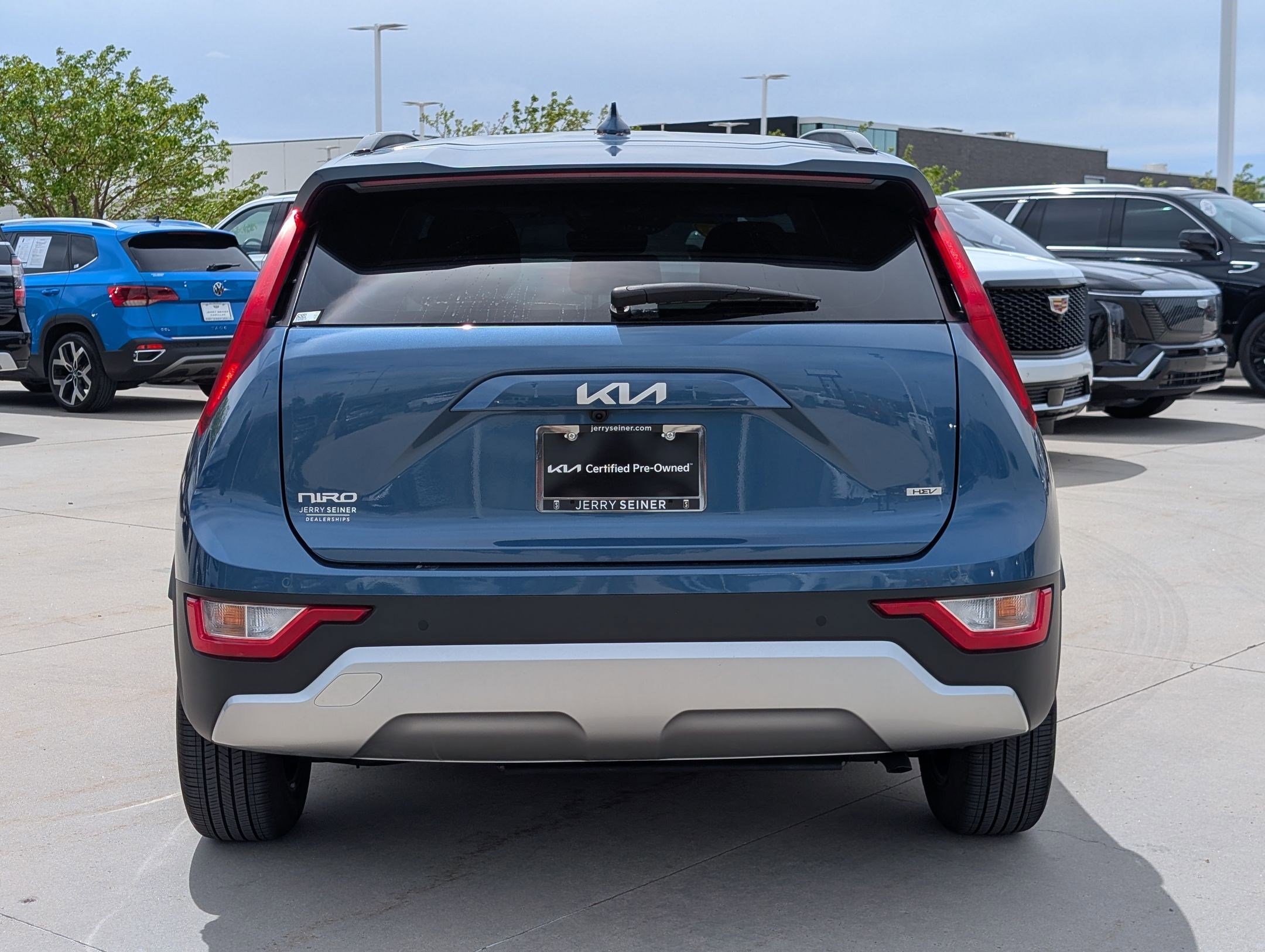 Certified 2025 Kia Niro EX image 4
