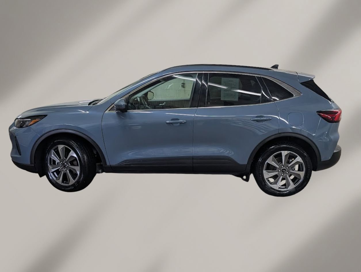 Used 2024 Ford Escape Platinum image 3