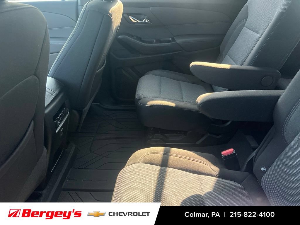 Used 2023 Chevrolet Traverse LT FWD image 9