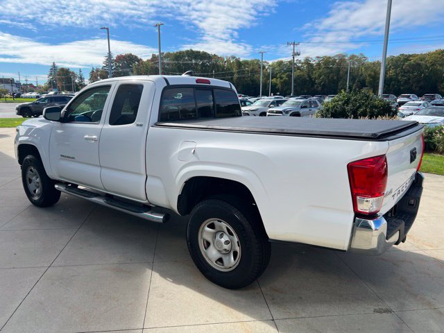 Used 2016 Toyota Tacoma SR5 AWD/4WD image 5