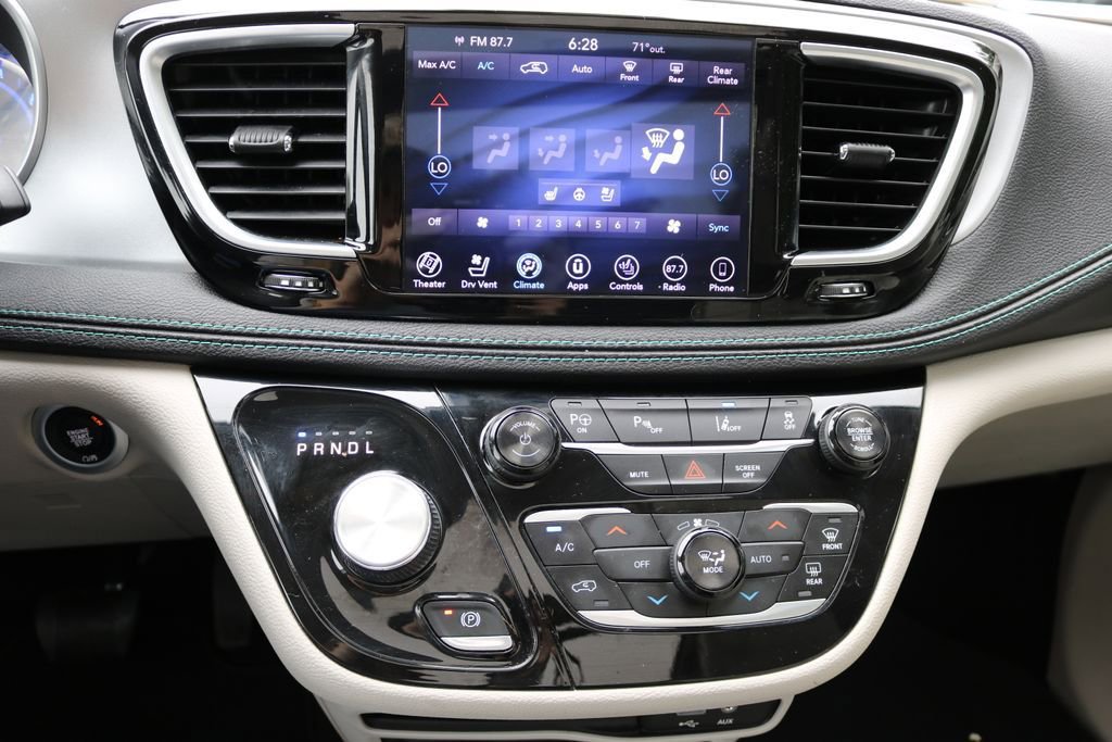 Used 2018 Chrysler Pacifica Limited w/ Advanced Safetytec Group FWD image 26