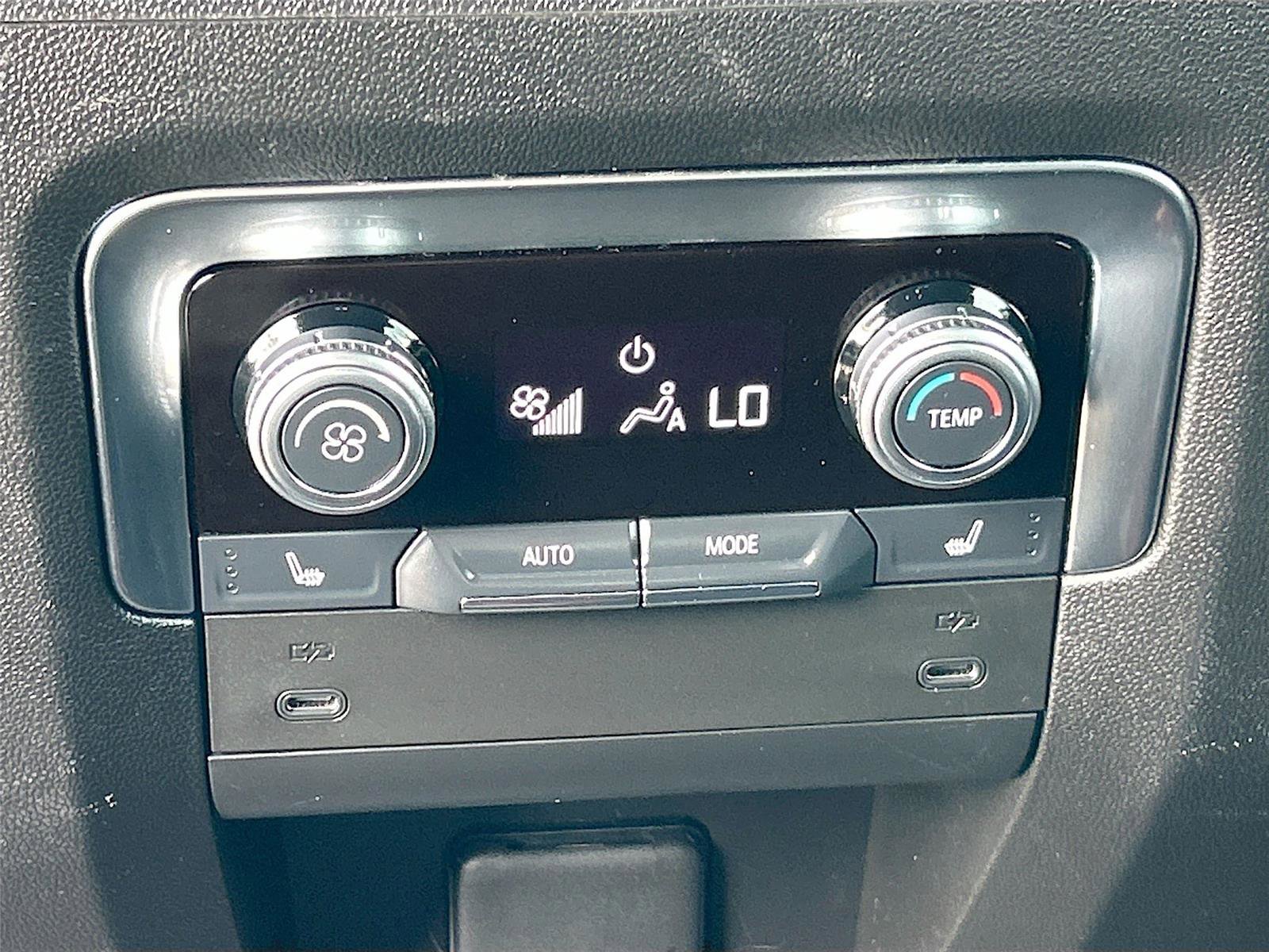 Used 2025 GMC Yukon Denali RWD image 26