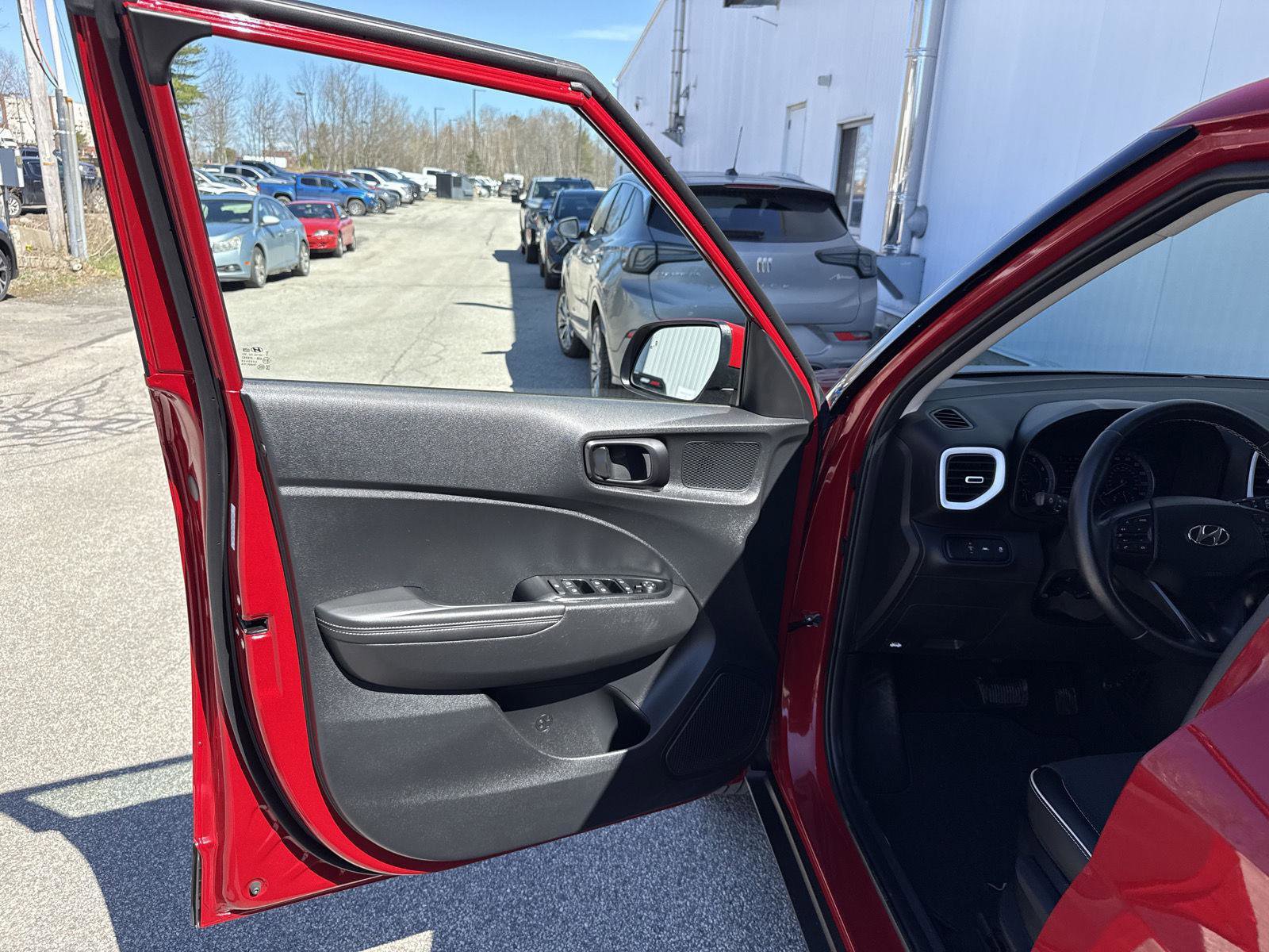 Used 2022 Hyundai Venue Limited w/ Cargo Package FWD image 12