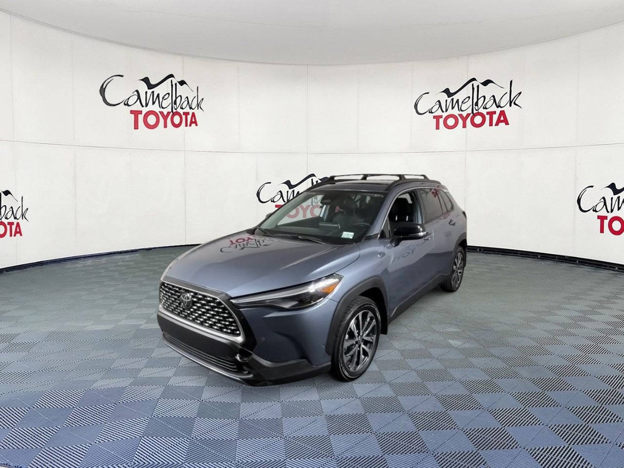 Used 2025 Toyota Corolla Cross XLE w/ Convenience Package FWD image 6