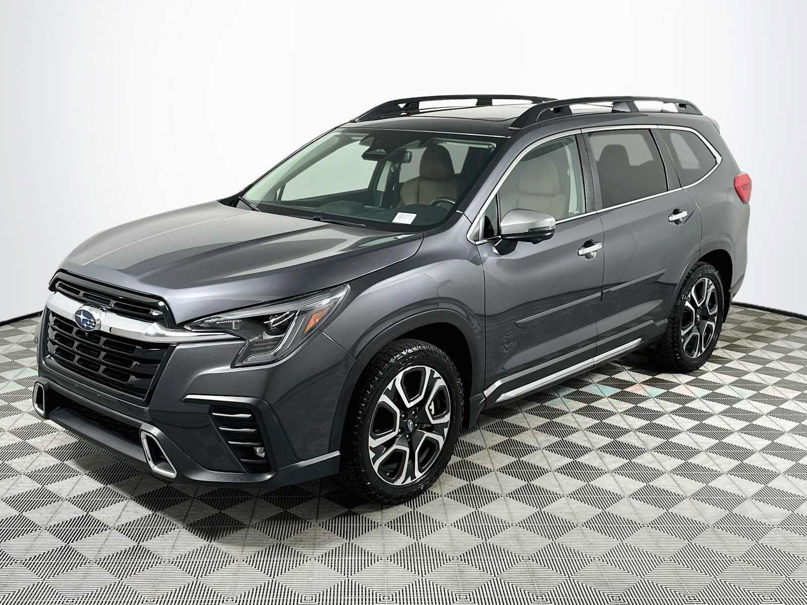 Used 2023 Subaru Ascent Touring AWD/4WD image 3