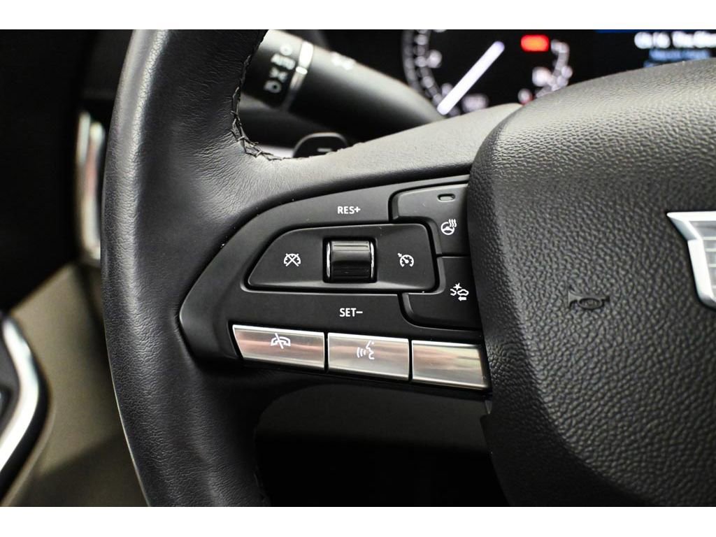 Used 2023 Cadillac XT4 Luxury w/ Cold Weather Package FWD image 38