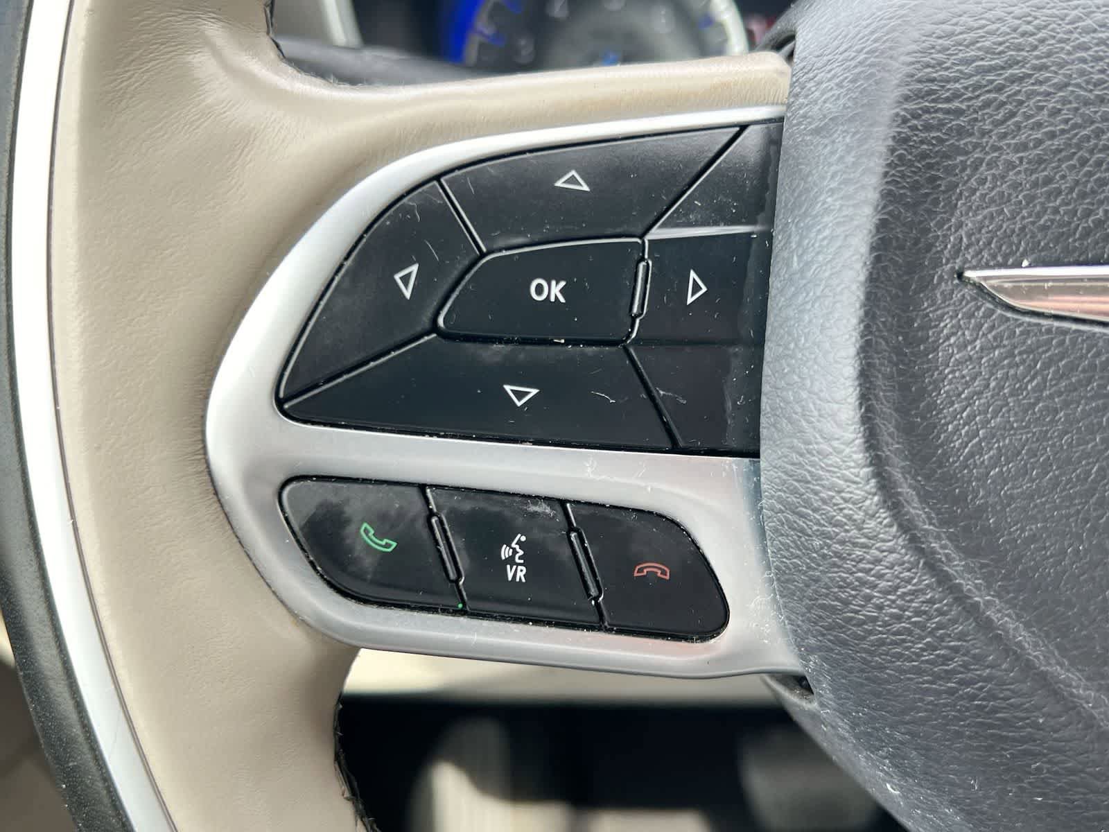 Used 2019 Chrysler Pacifica Limited w/ Tire & Wheel Group FWD image 23