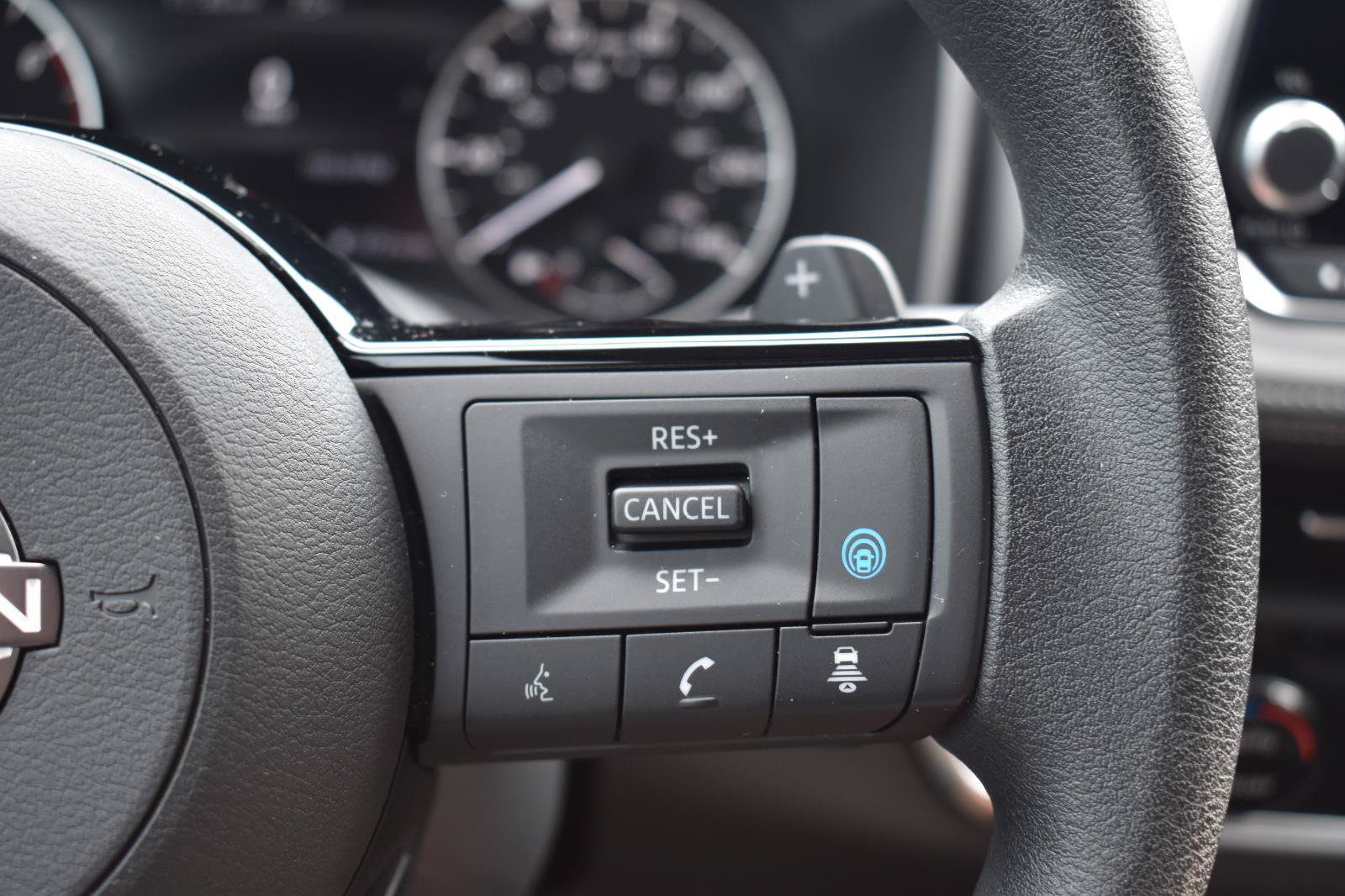 Used 2023 Nissan Rogue SV FWD image 32