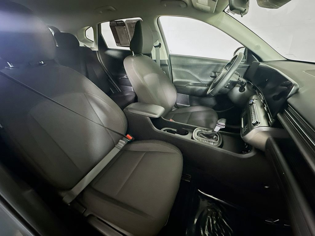 Used 2025 Hyundai Kona SEL image 12