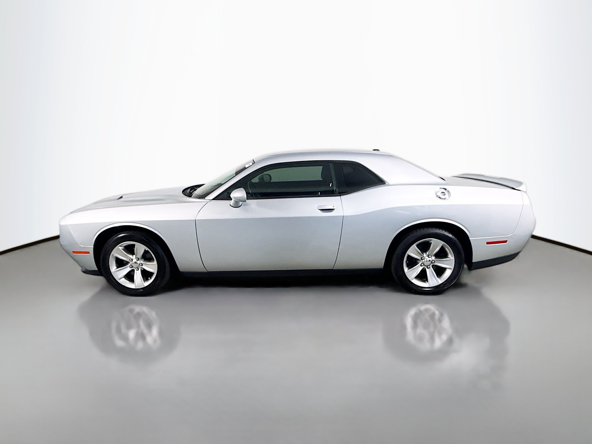 Used 2021 Dodge Challenger SXT RWD image 6