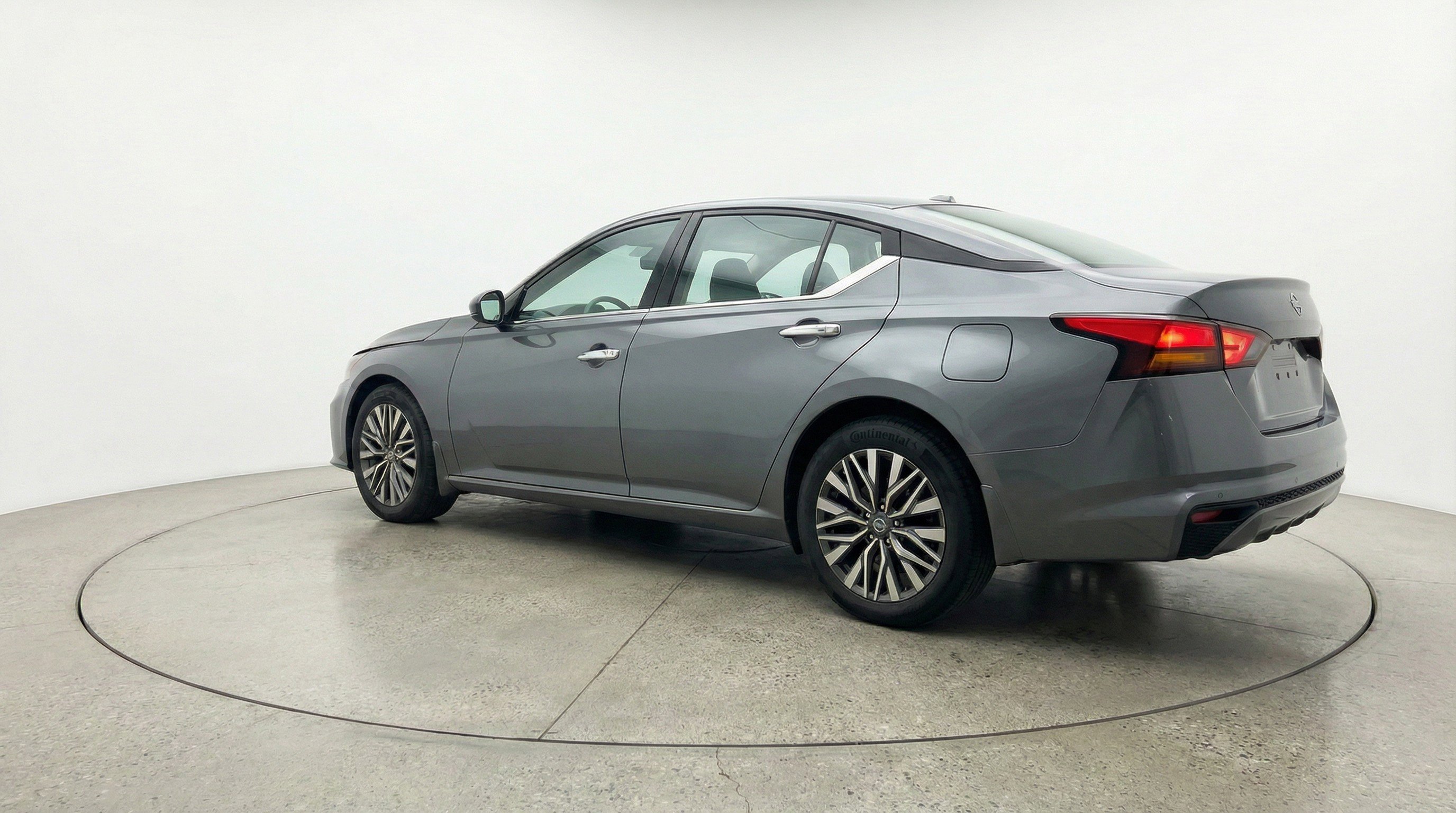 Used 2025 Nissan Altima 2.5 SV image 6