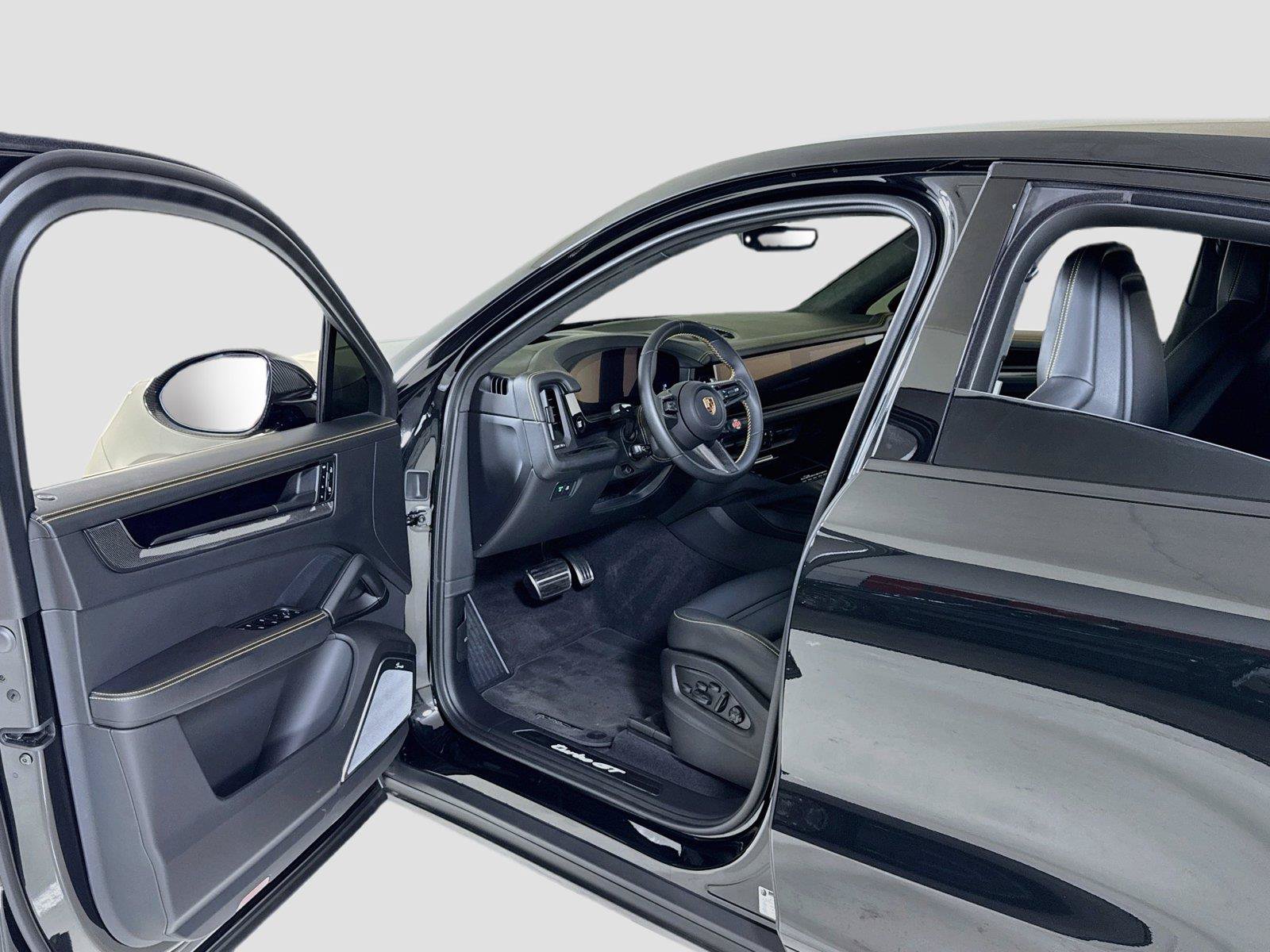 Used 2025 Porsche Cayenne Turbo GT AWD/4WD image 11