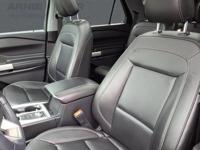 Used 2022 Ford Explorer XLT w/ Equipment Group 202A image 6