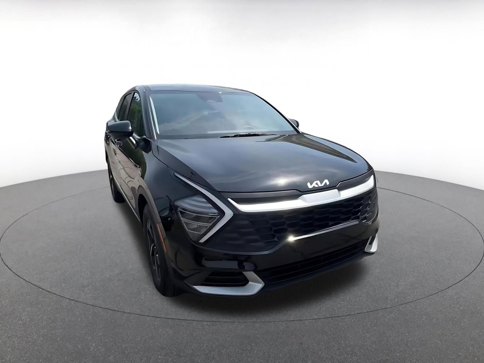 Used 2025 Kia Sportage LX image 3