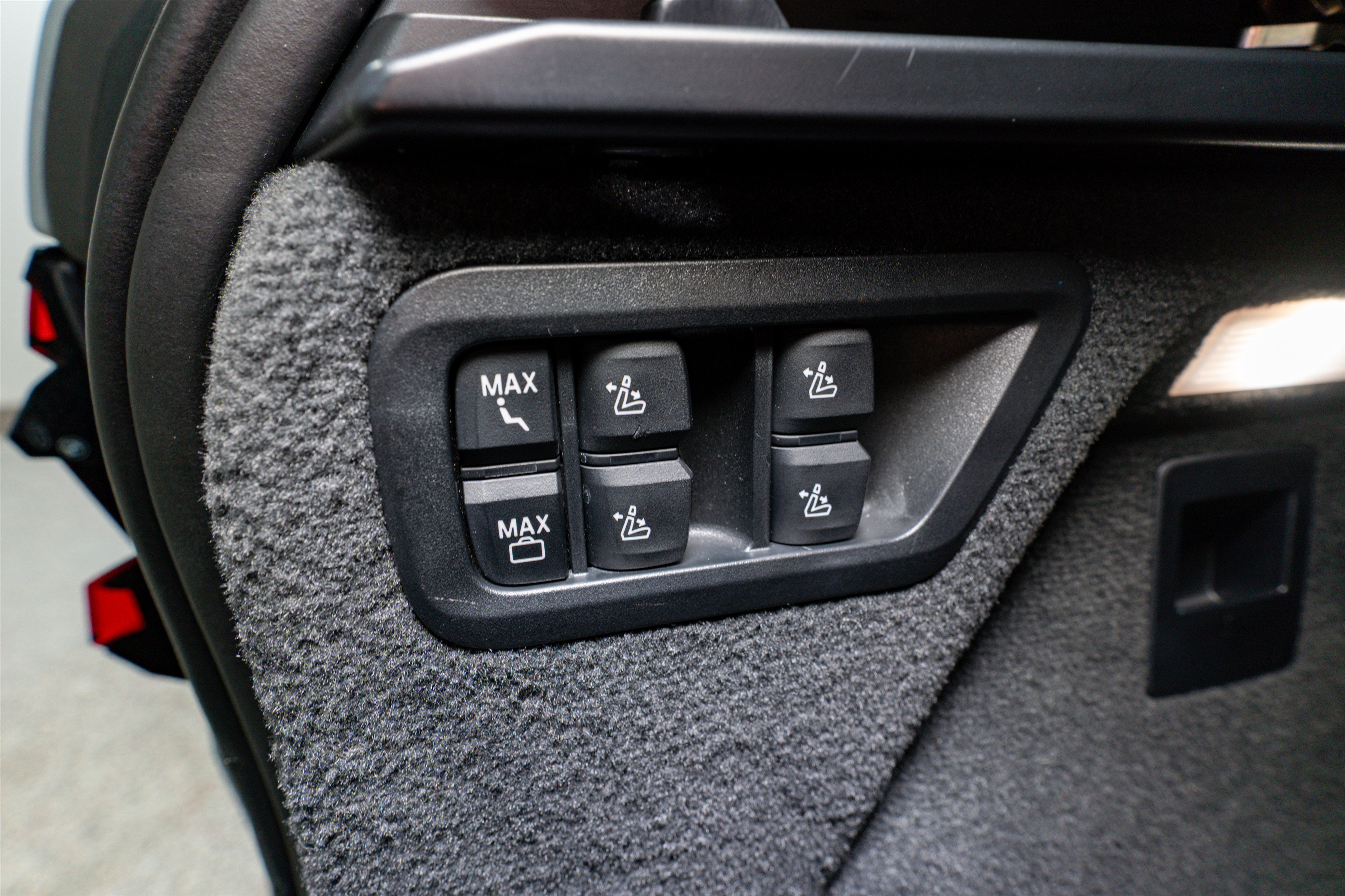 Used 2024 BMW X7 xDrive40i w/ M Sport Package image 34