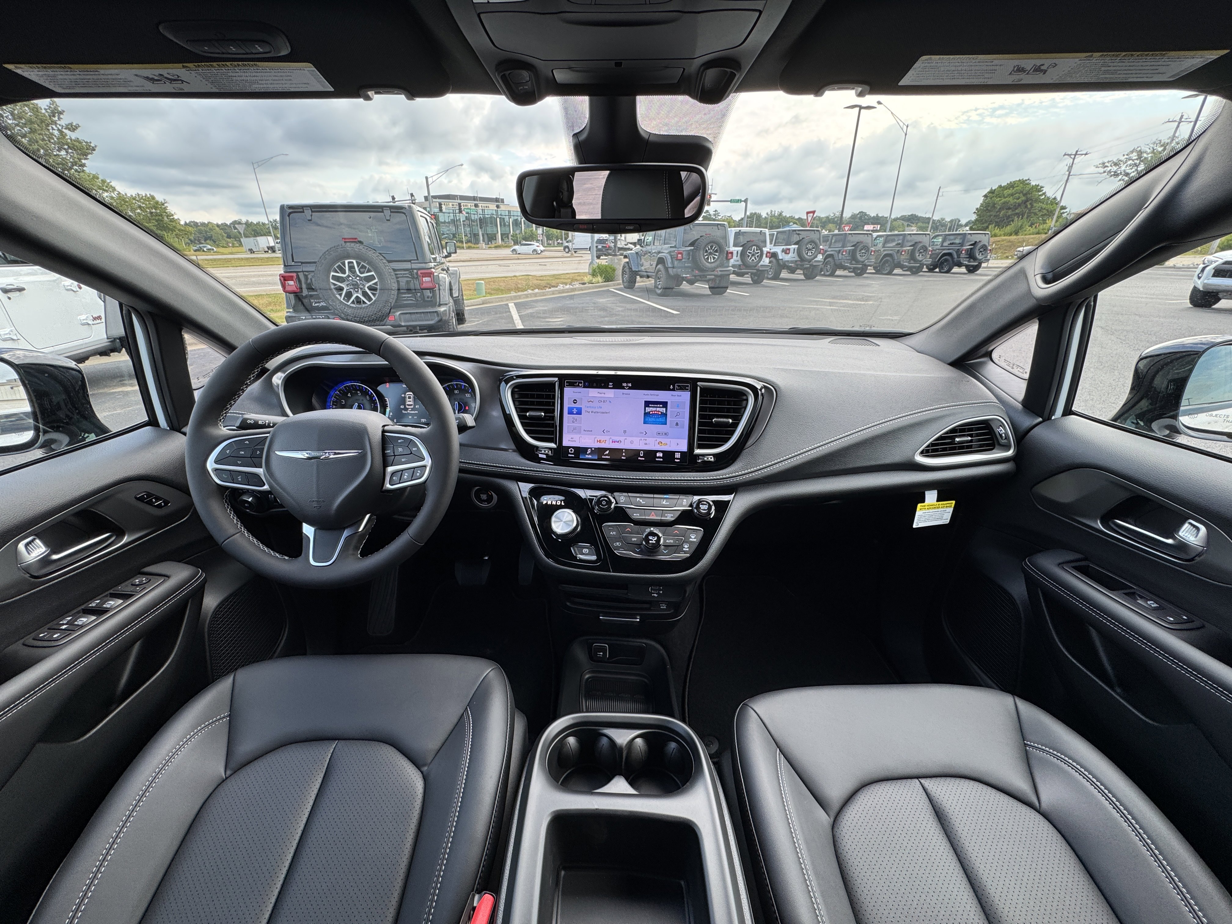 New 2026 Chrysler Pacifica Limited w/ S Appearance Package image 14