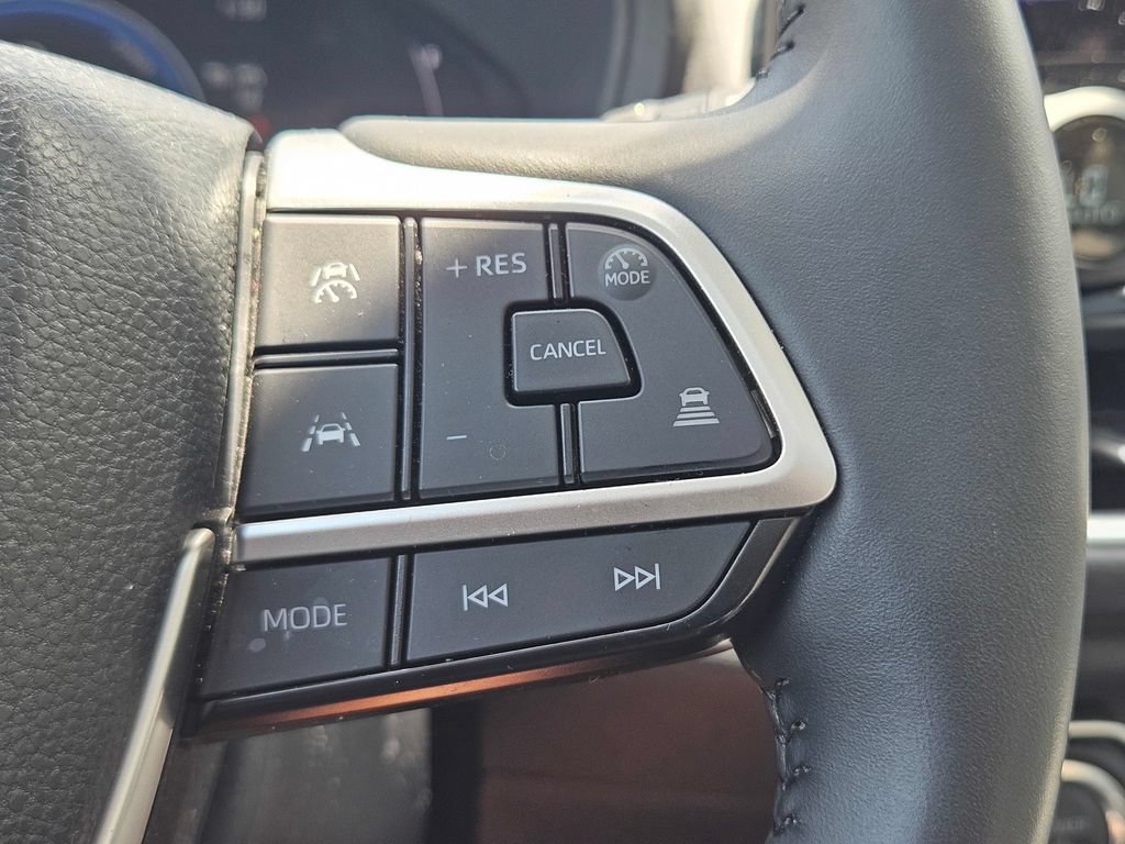 Used 2024 Toyota Grand Highlander XLE FWD image 32