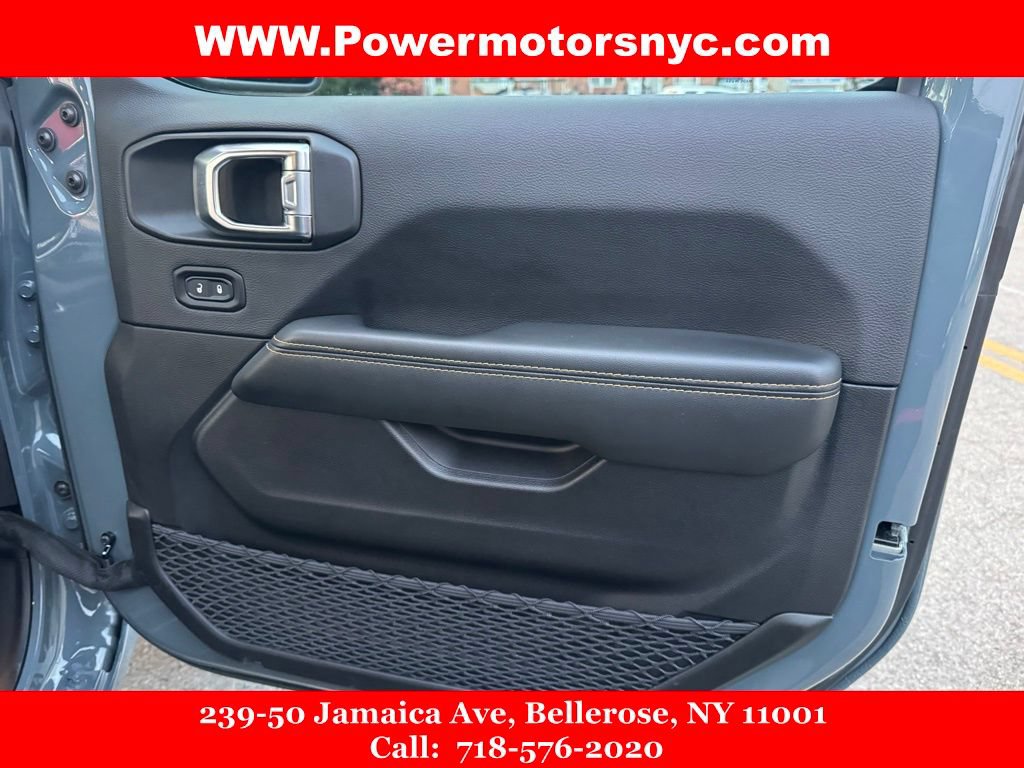 Used 2025 Jeep Wrangler Unlimited Sahara w/ Safety Group AWD/4WD image 21