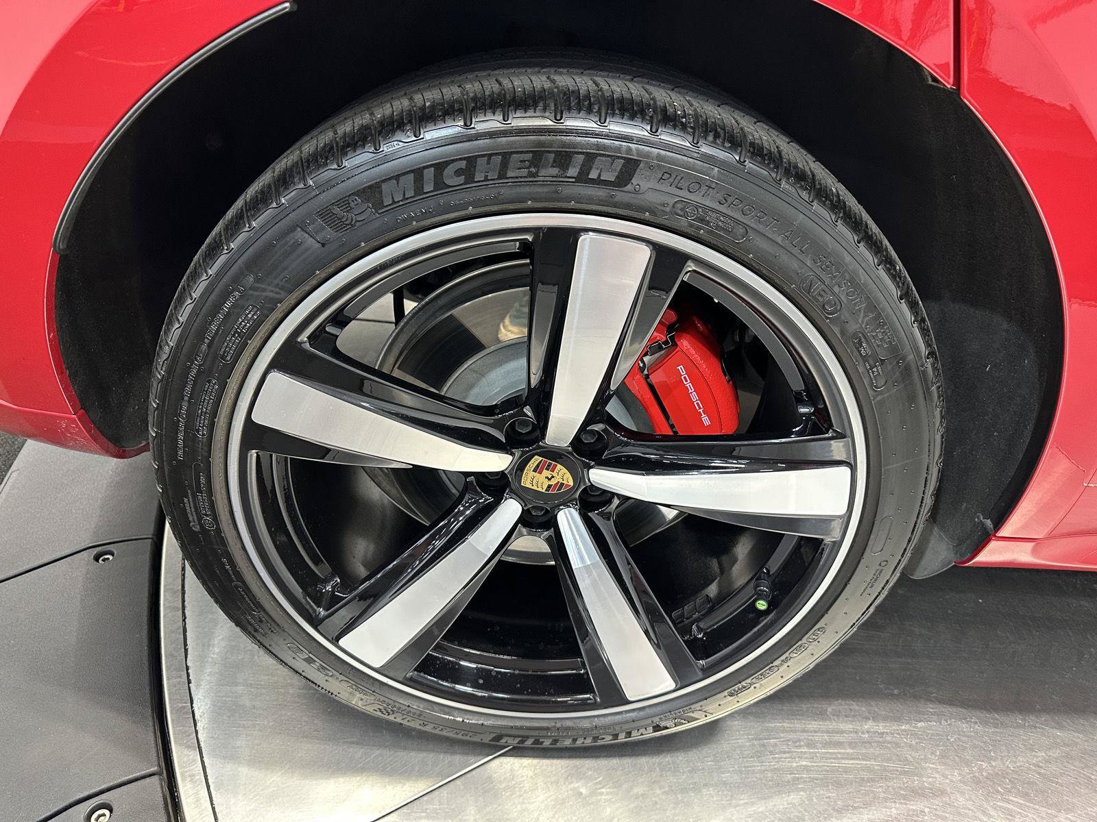 Certified 2023 Porsche Macan GTS AWD/4WD image 13