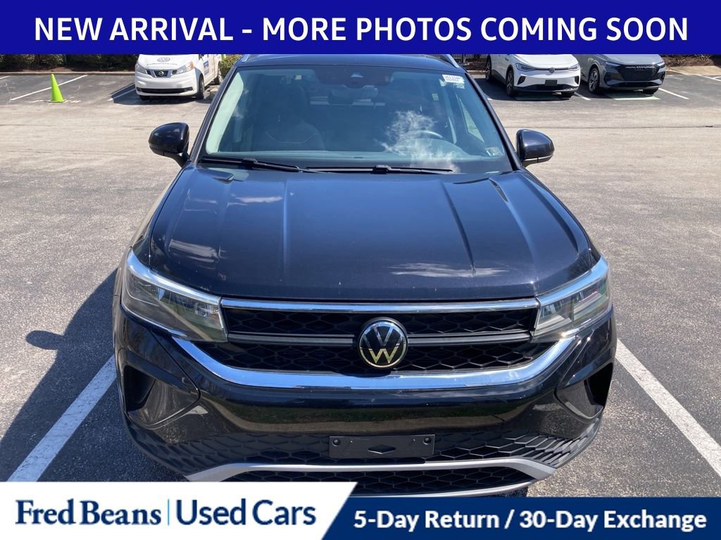 Certified 2023 Volkswagen Taos SE w/ Panoramic Sunroof Package image 2