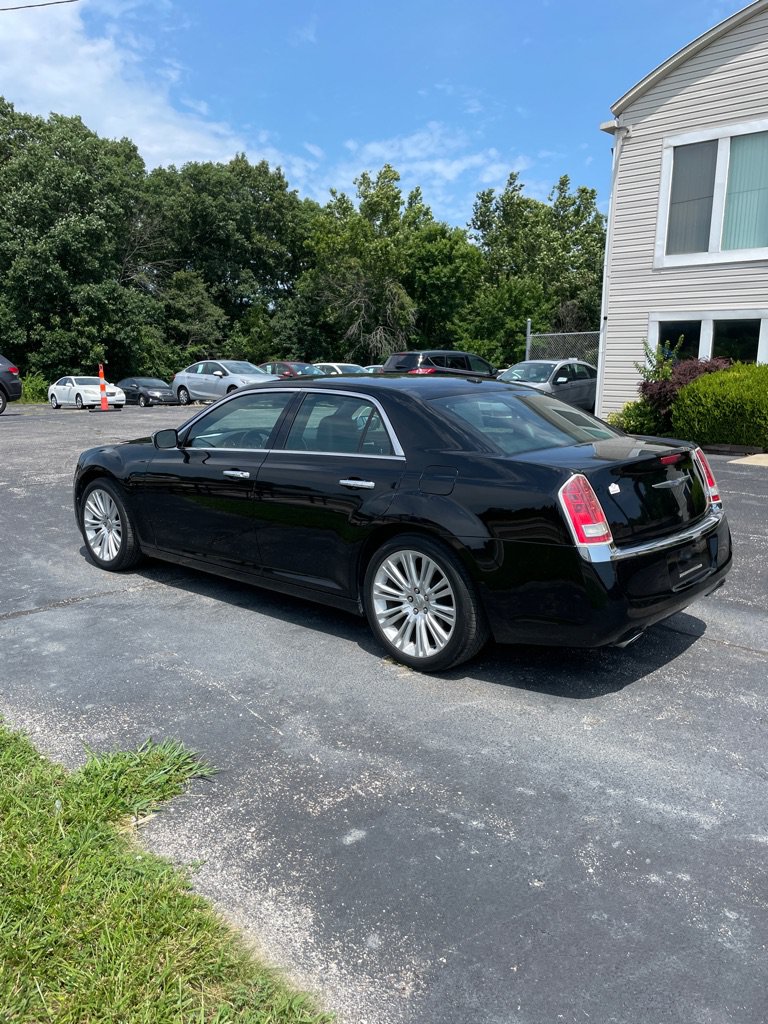Used 2012 Chrysler 300 Limited RWD image 3