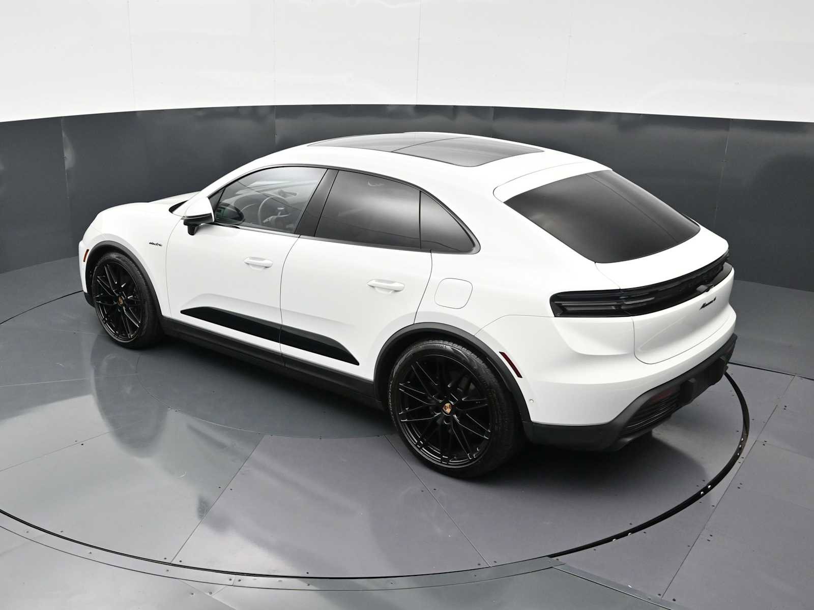 New 2025 Porsche Macan 4 Electric AWD/4WD image 34