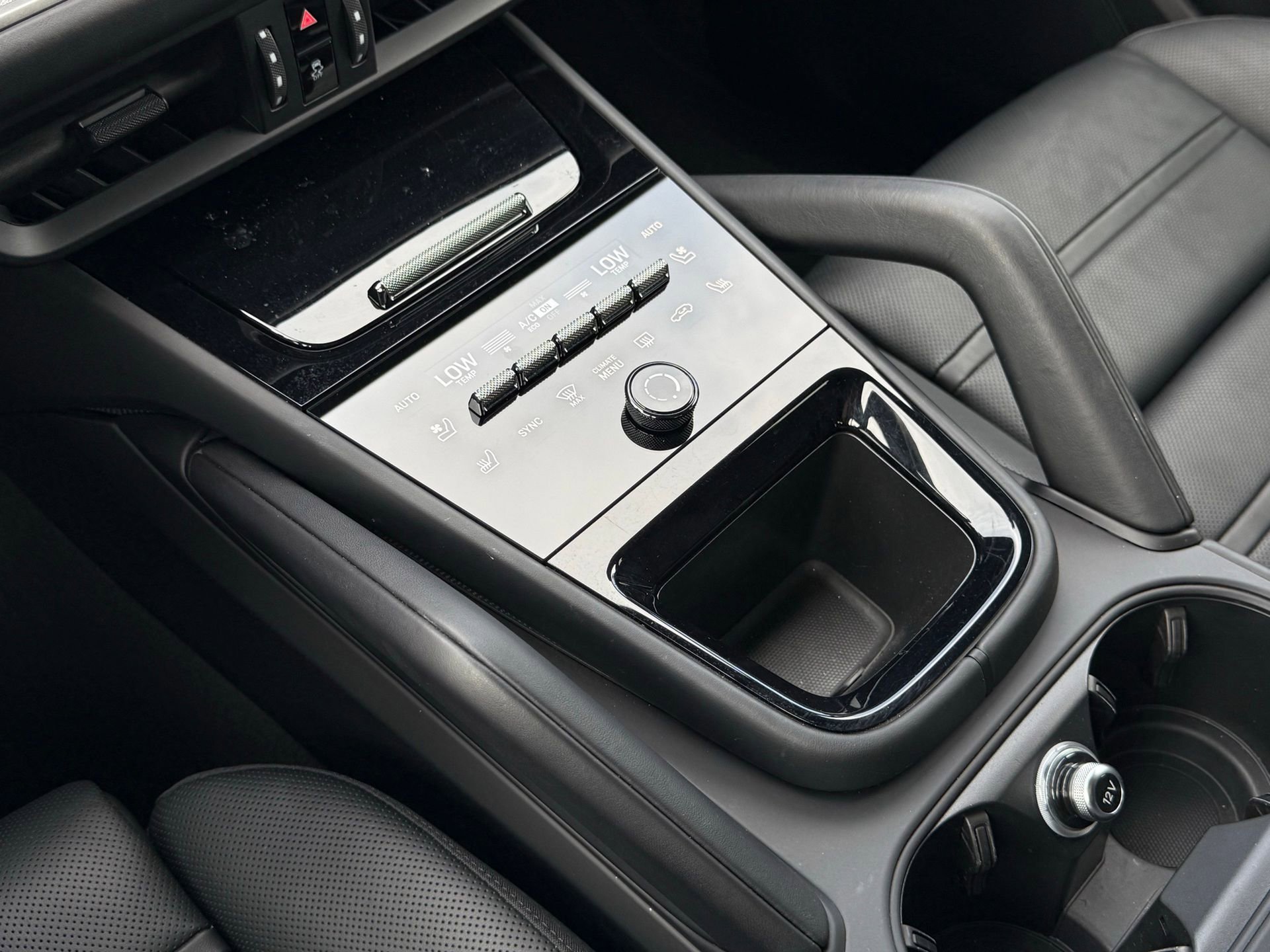 Used 2025 Porsche Cayenne Coupe image 22