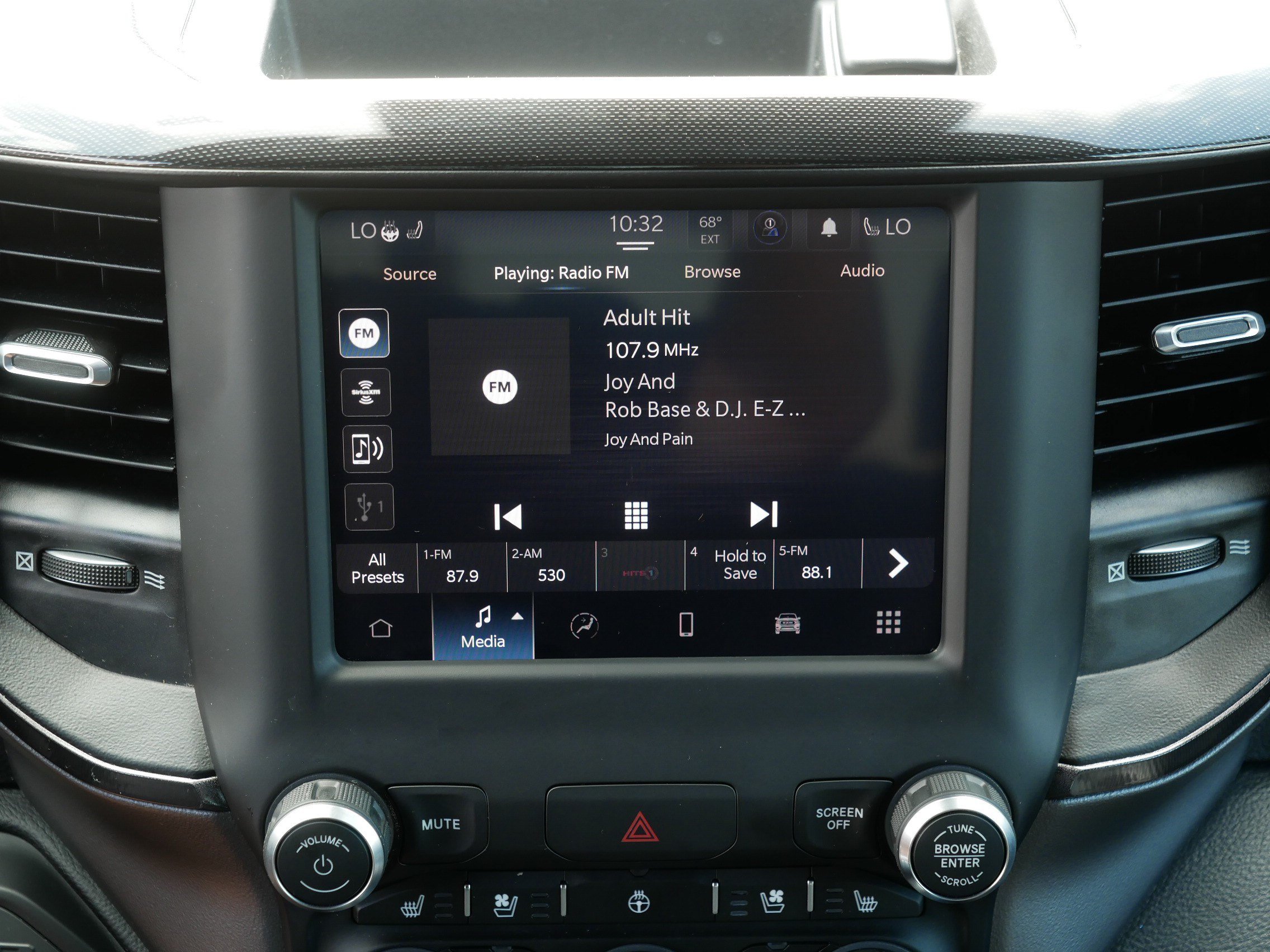 Used 2022 RAM 1500 Laramie w/ G/T Package AWD/4WD image 22