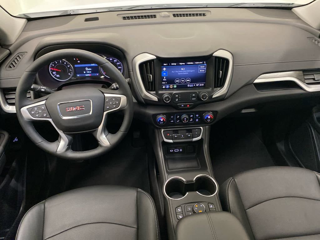Used 2024 GMC Terrain SLT image 23