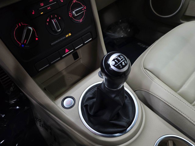 Used 2015 Volkswagen Beetle R-Line FWD image 26