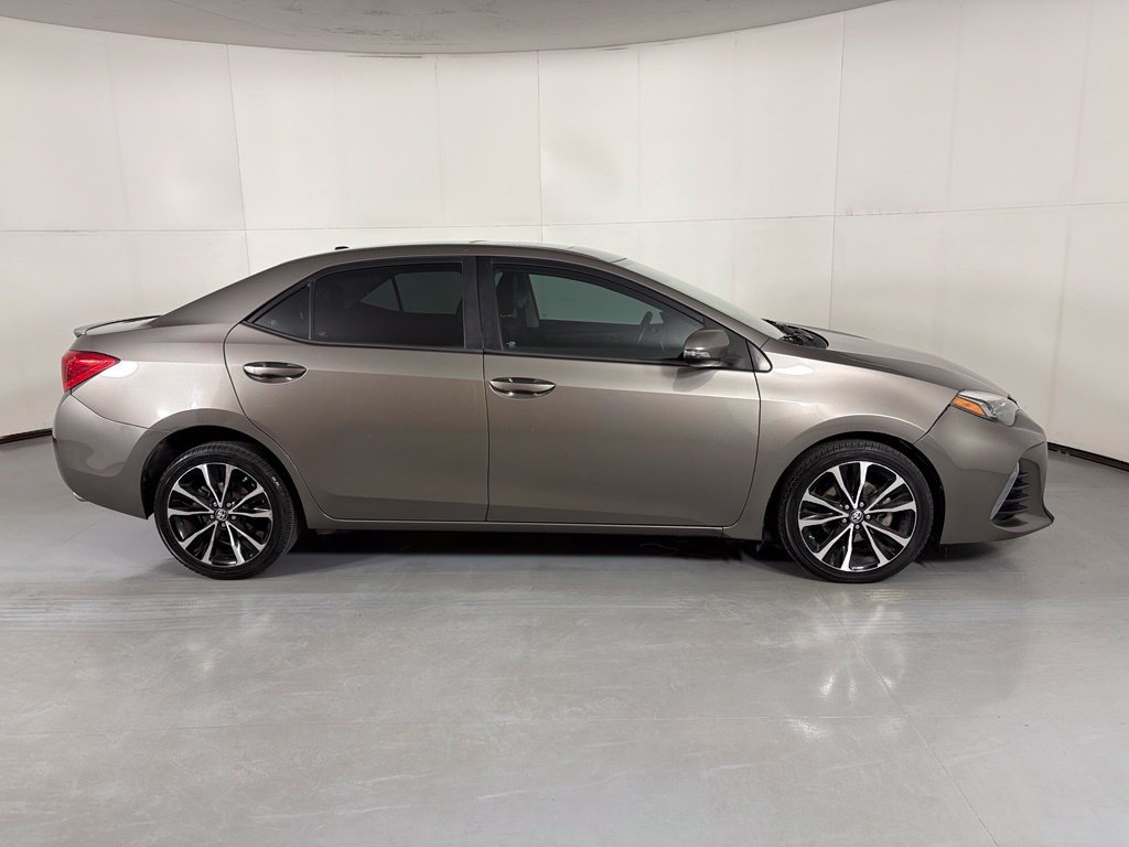 Used 2018 Toyota Corolla SE w/ SE Premium Package FWD image 9