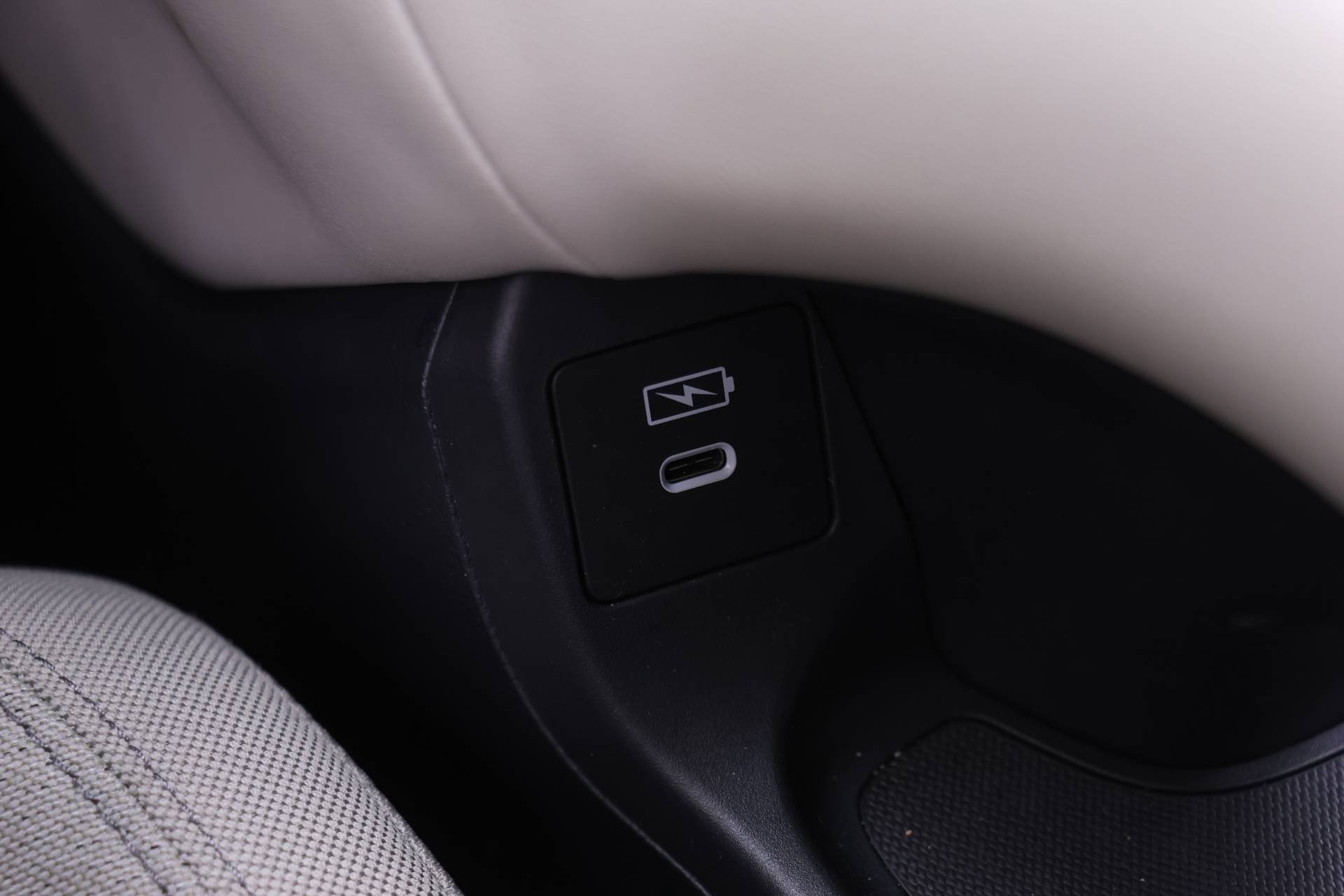 Certified 2025 Honda HR-V LX image 9