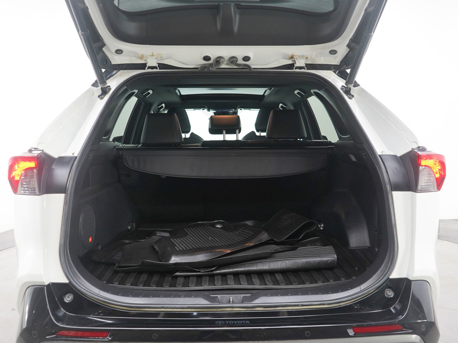 Used 2021 Toyota RAV4 XSE image 17